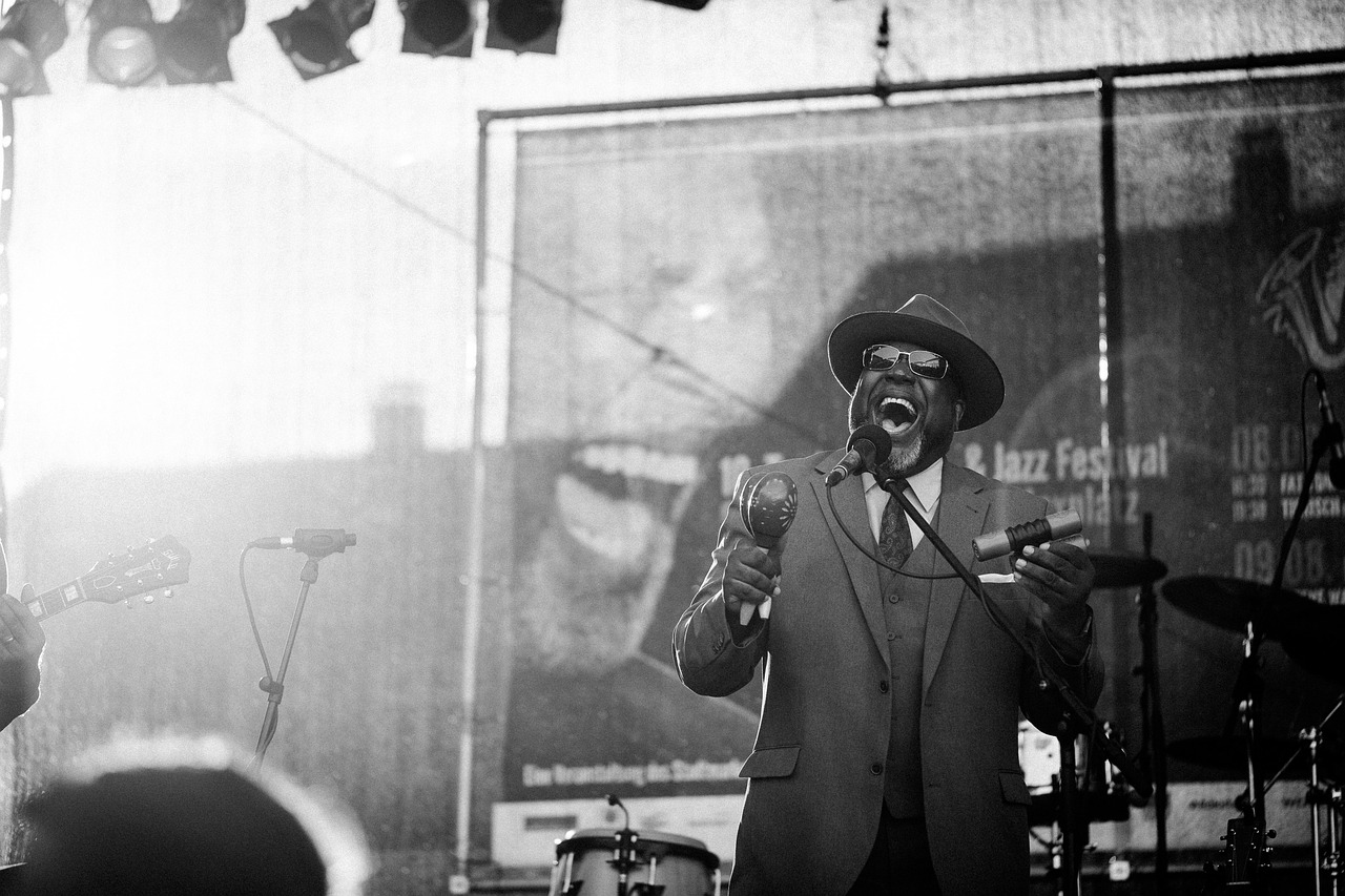 Jazz, concert, singer — Eat-and-Run Police Observations in Card Shuffling Techniques